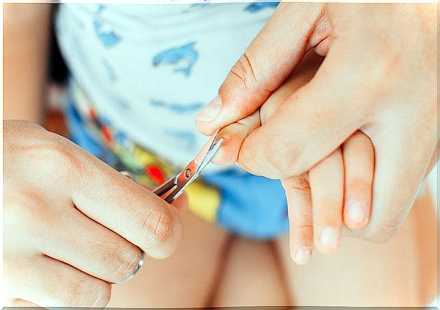 4 helpful tips for cutting children's fingernails