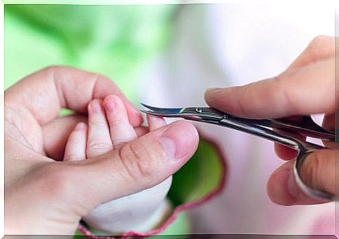 Cut children's fingernails