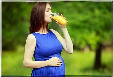 Pregnant women in summer