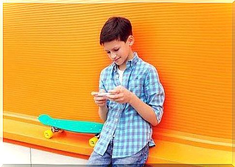 Vocabulary - boy with smartphone