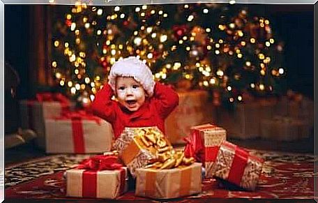 Christmas: baby with gifts