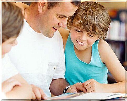 Reading comprehension - father reads with children