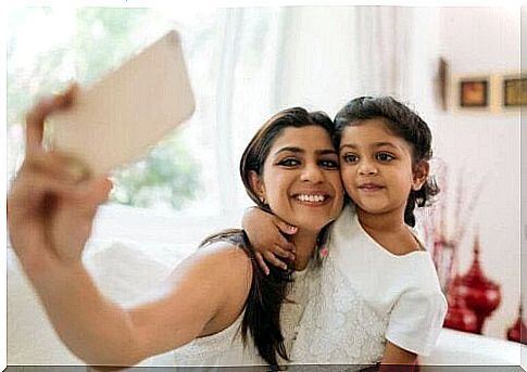 Mother makes selfie with her daughter