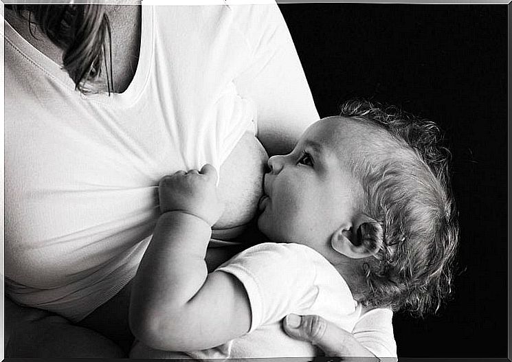 Advantages and disadvantages of breastfeeding