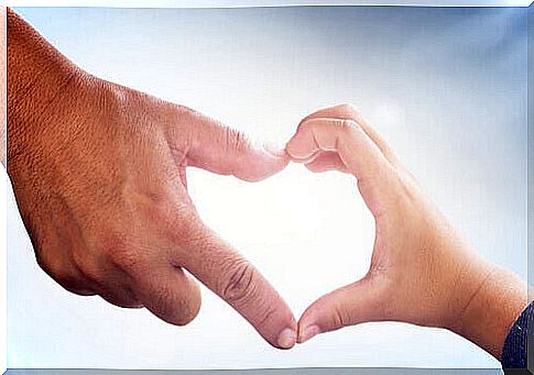 The hands of father and child form a heart, they are superheroes in the fight against cancer